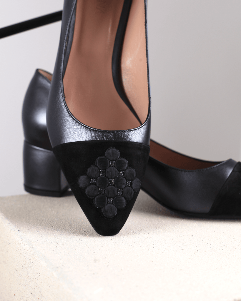 Fiorellini Brooch Pump 45 Black - HOUSE OF ATANA