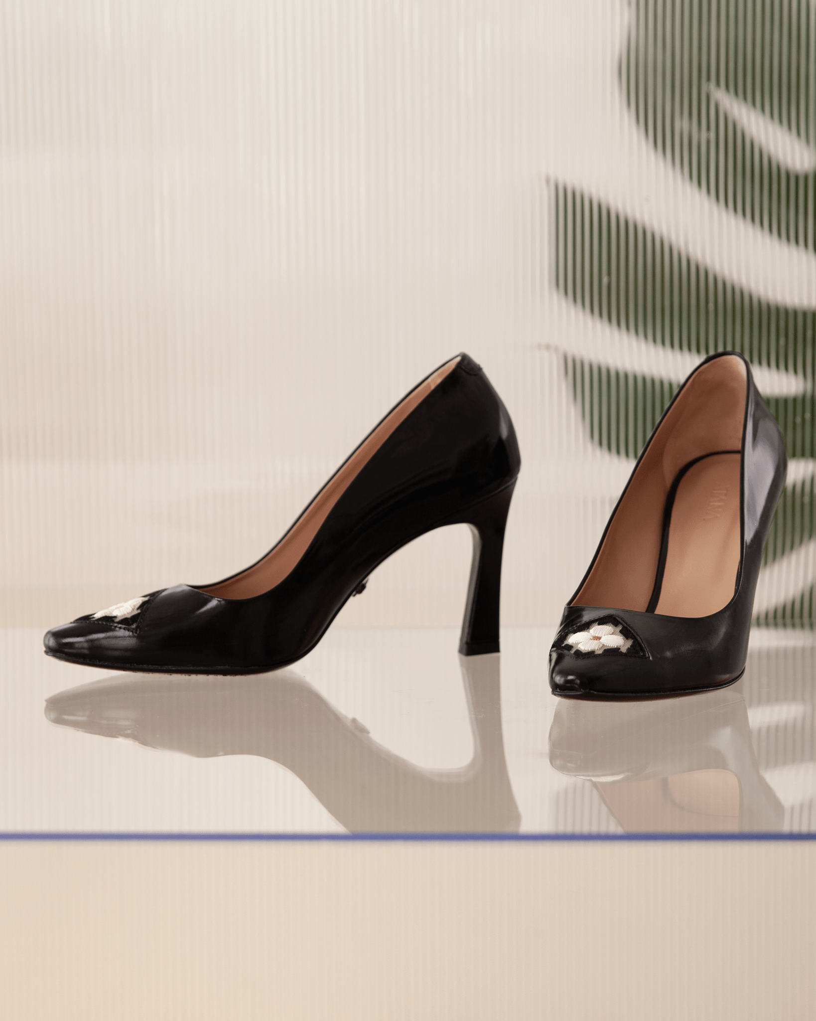 Fiorellini Pump in Semi - Patent Leather 85 Black - HOUSE OF ATANA