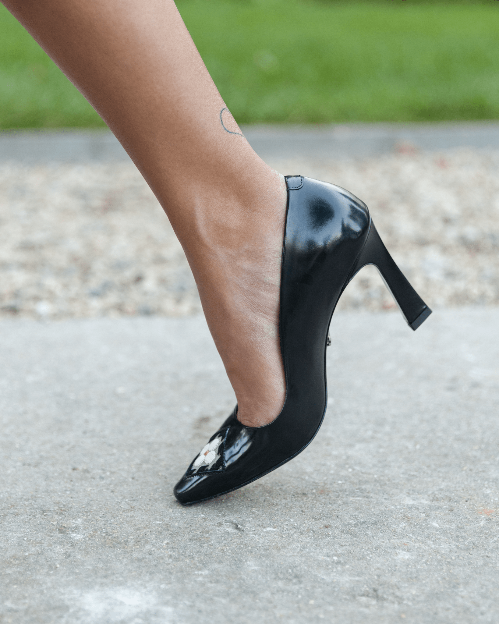 Fiorellini Pump in Semi - Patent Leather 85 Black - HOUSE OF ATANA